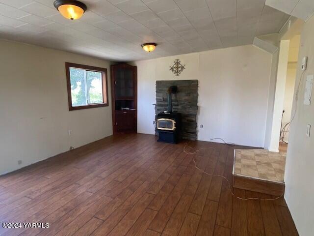 2451 Franklin Road Tieton, WA 98947 - Photo 8 of 15 a view of empty room with wooden floor and window