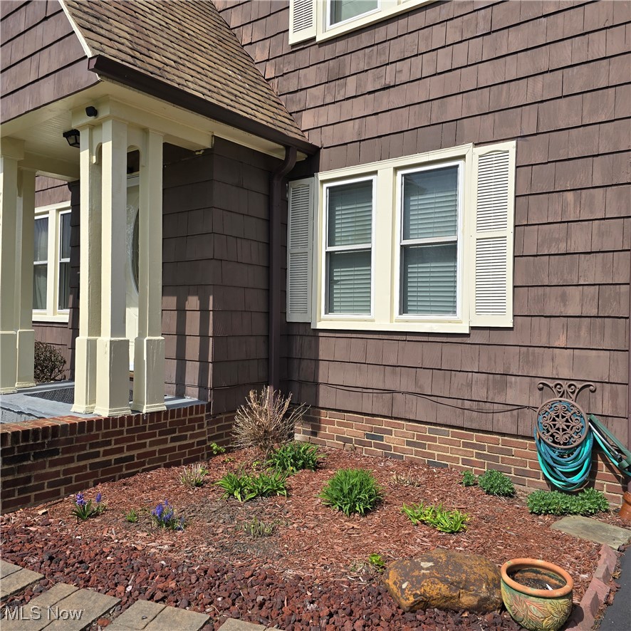 3059 Becket Road Cleveland, OH 44120 - Photo 2 of 24