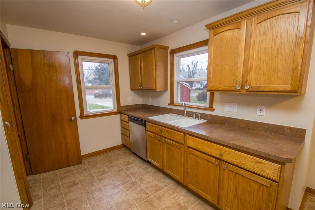 17916 Nottingham Road Cleveland, OH 44119 - Photo 20 of 32 Gallery Image 20
