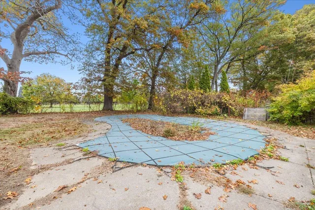 $250,000 | 8090 Rene Drive, White Lake, MI 48386