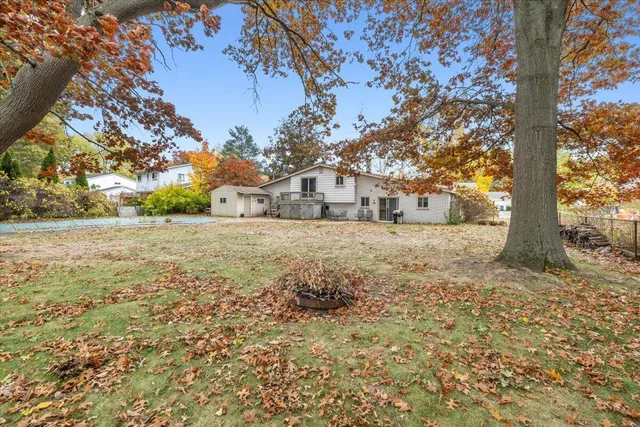 $250,000 | 8090 Rene Drive, White Lake, MI 48386