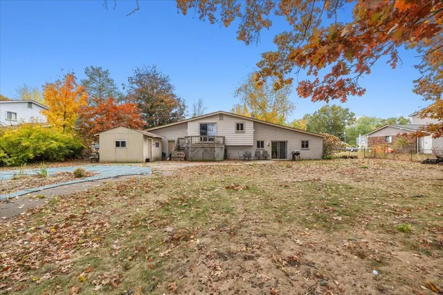 $250,000 | 8090 Rene Drive, White Lake, MI 48386