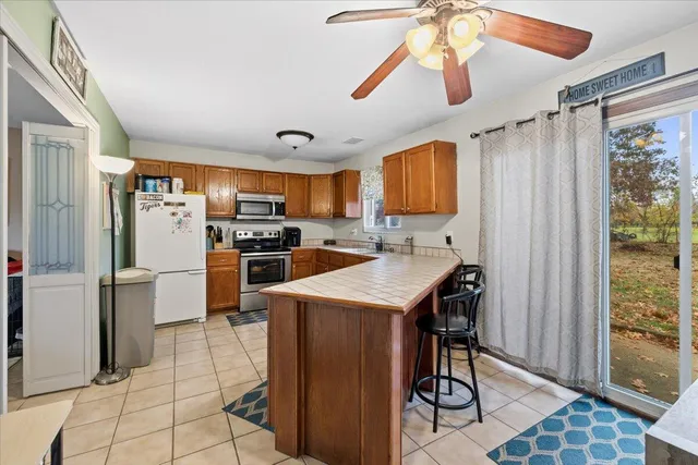 $250,000 | 8090 Rene Drive, White Lake, MI 48386