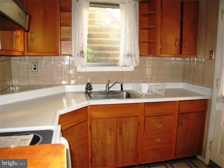 528 Midvale Road Upper Darby, PA 19082 - Photo 12 of 18 Kitchen