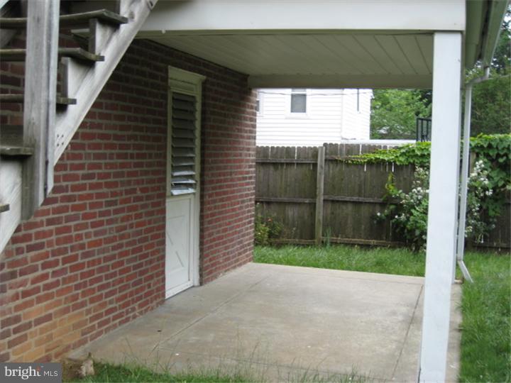 528 Midvale Road Upper Darby, PA 19082 - Photo 5 of 18 Exterior Back