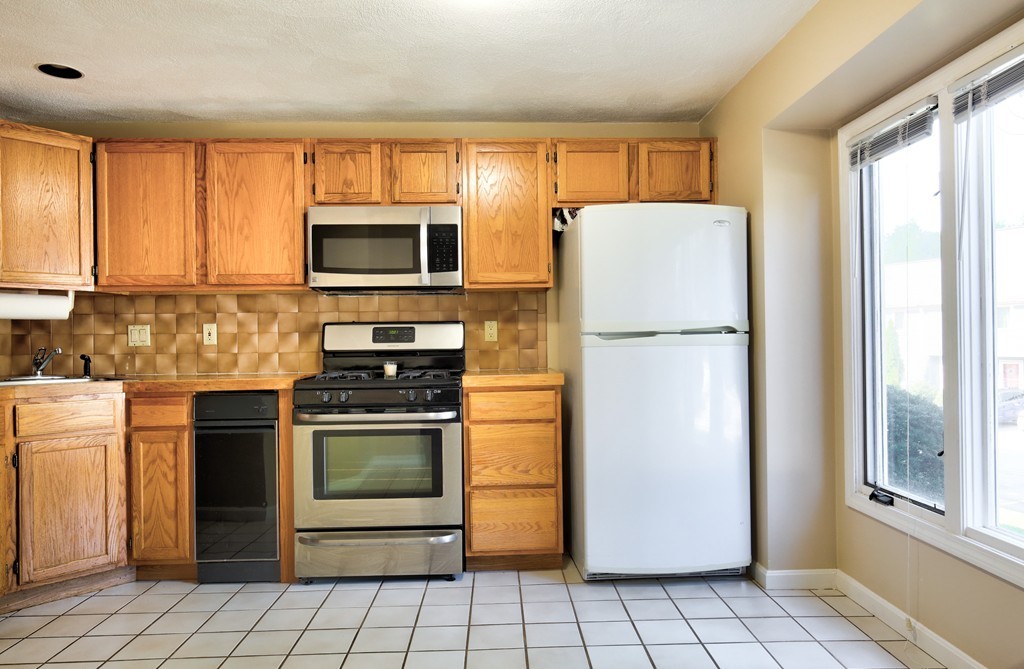 19 Deer Path, Unit 6 Maynard, MA 01754 - Photo 4 of 21 Gallery Image 4
