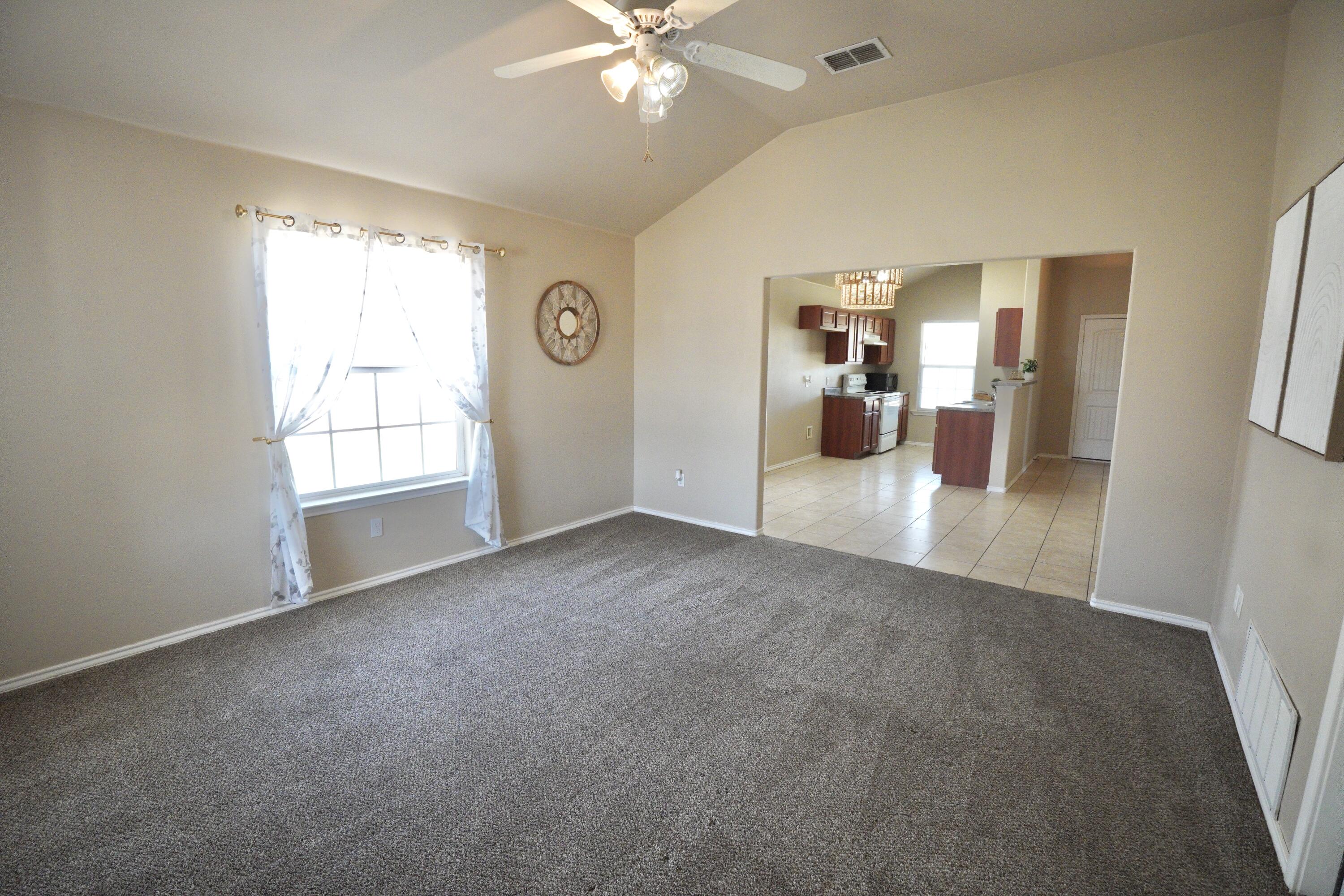 910 Wheelock Street Lubbock, TX 79403 - Photo 3 of 12 IMG_5603