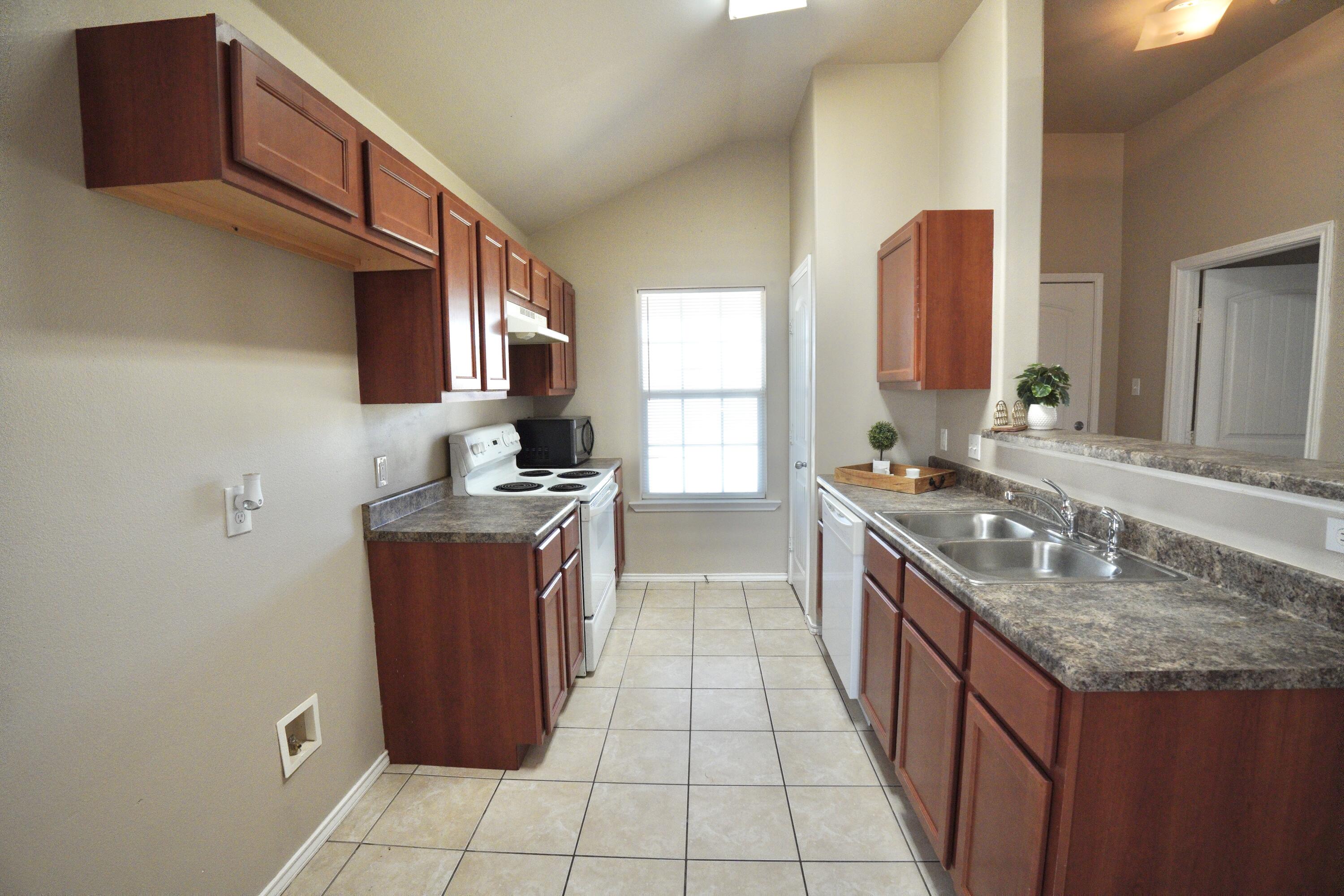 910 Wheelock Street Lubbock, TX 79403 - Photo 5 of 12 IMG_5614