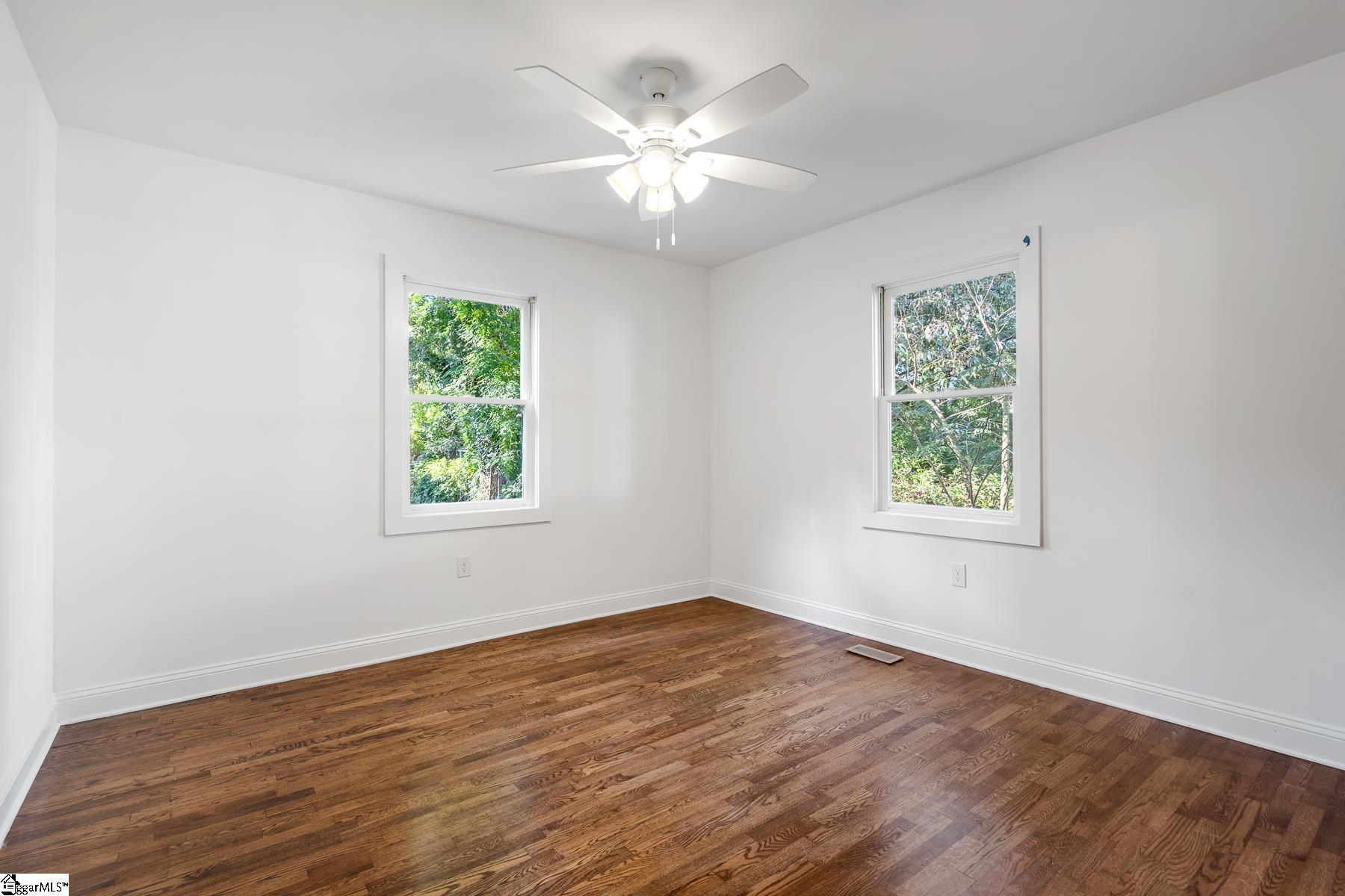 115 Pleasant Ridge Avenue Greenville, SC 29605 - Photo 8 of 30 Gallery Image 8
