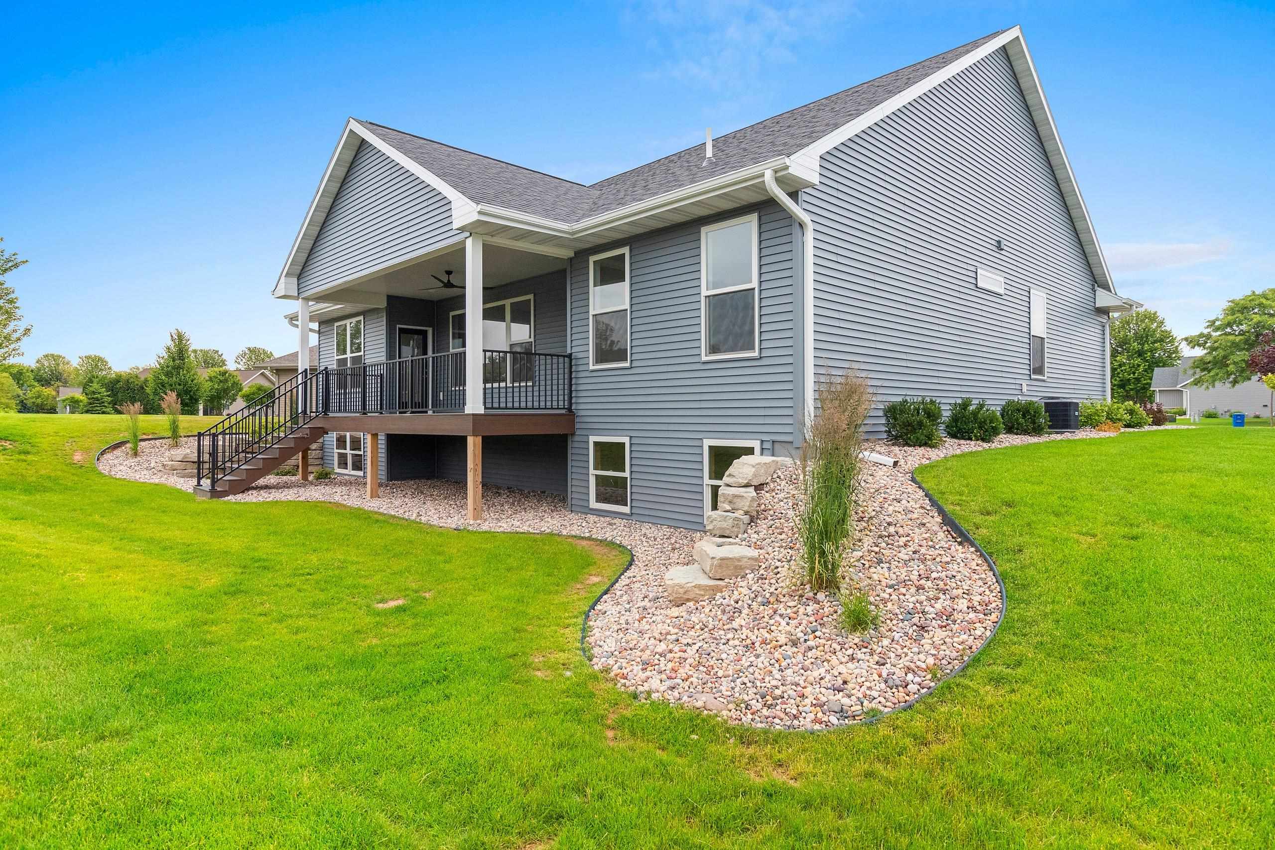 920 Clover Court Menasha, WI 54952 - Photo 7 of 47