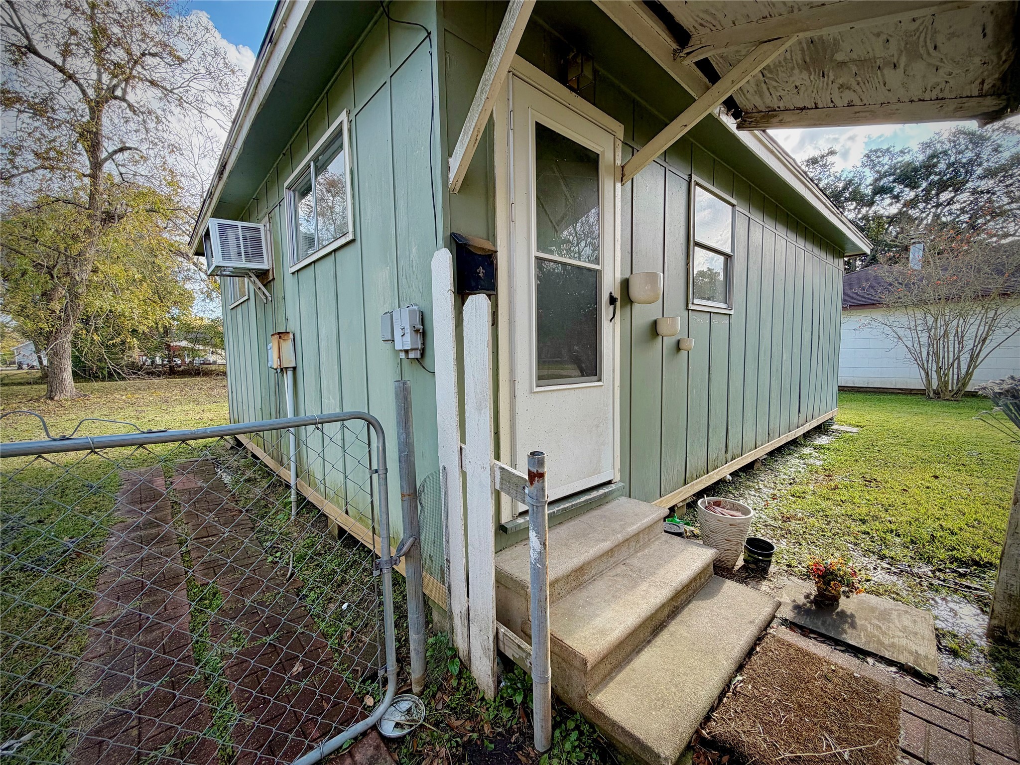 3124 30th Street Port Arthur, TX 77642 - Photo 14 of 25 a view of a small house with wooden fence