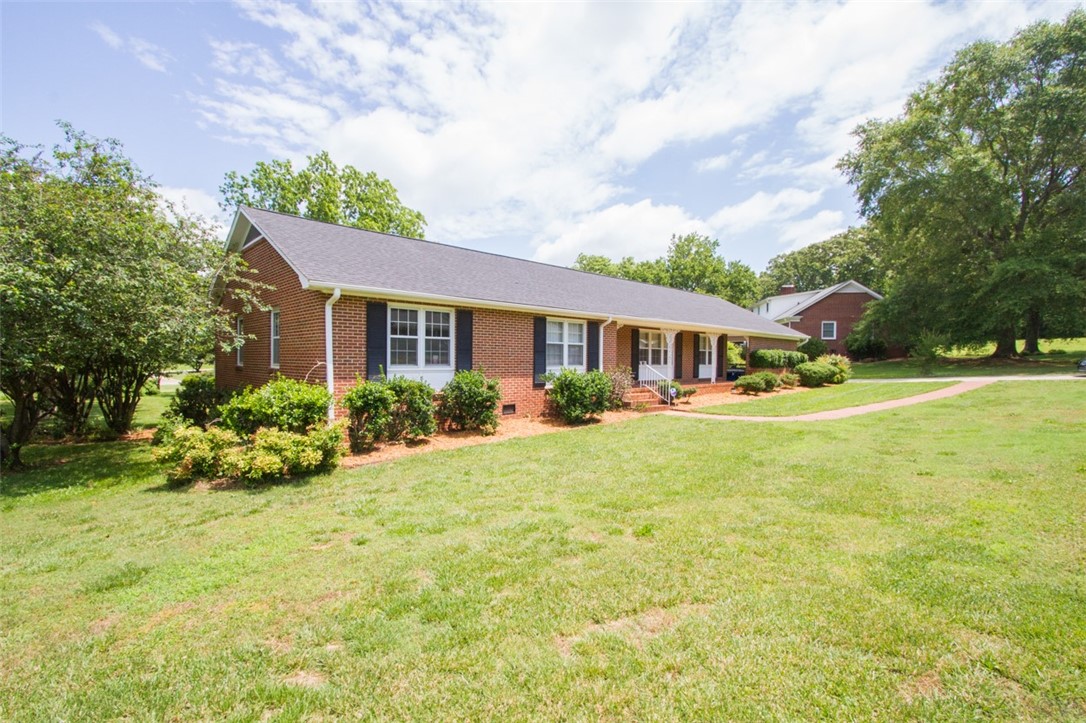 711 Timberlake Road Anderson, SC 29625 - Photo 3 of 32 Gallery Image 3
