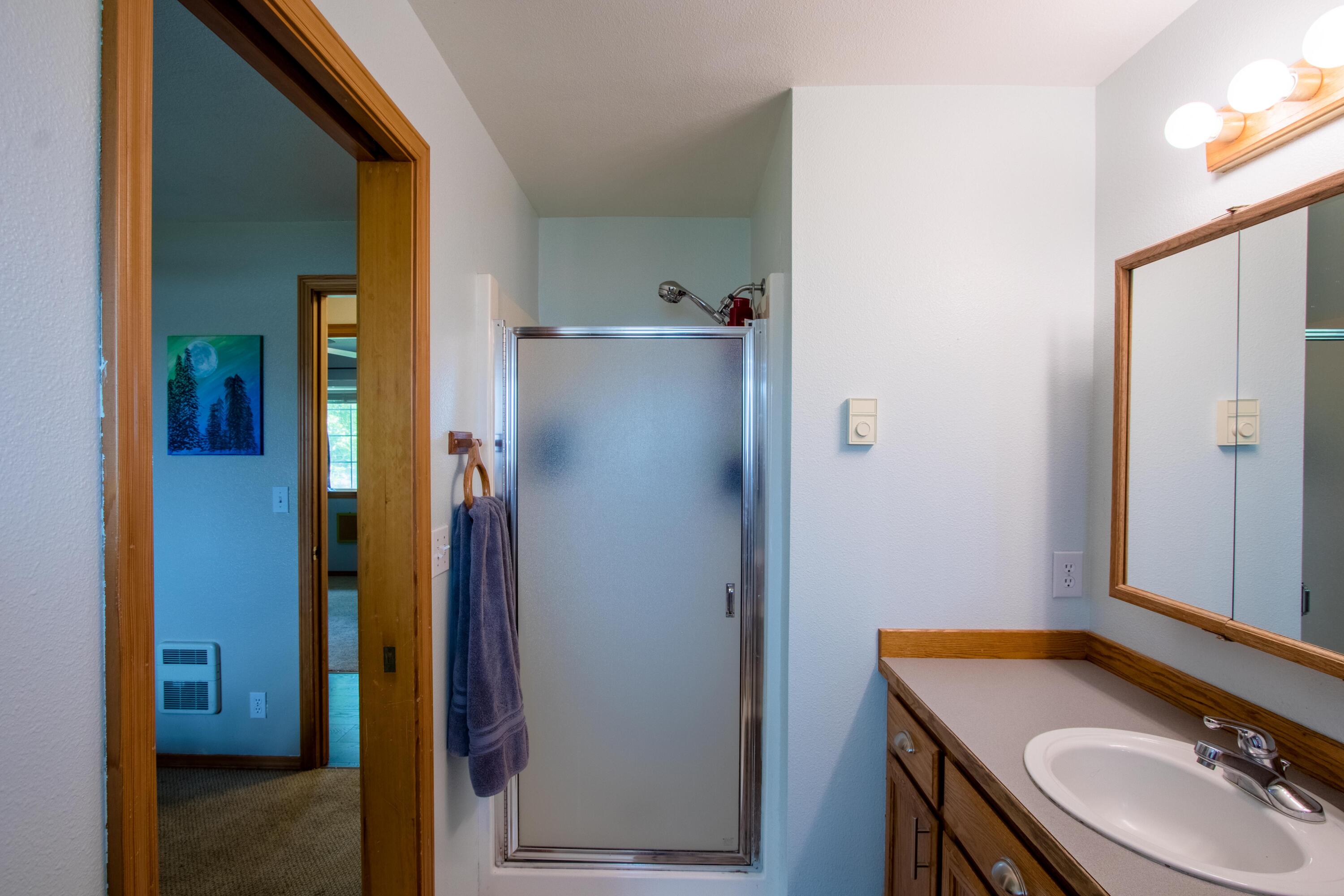 2880 Northeast Baroness Place Bend, OR 97701 - Photo 21 of 24 Primary Bathroom