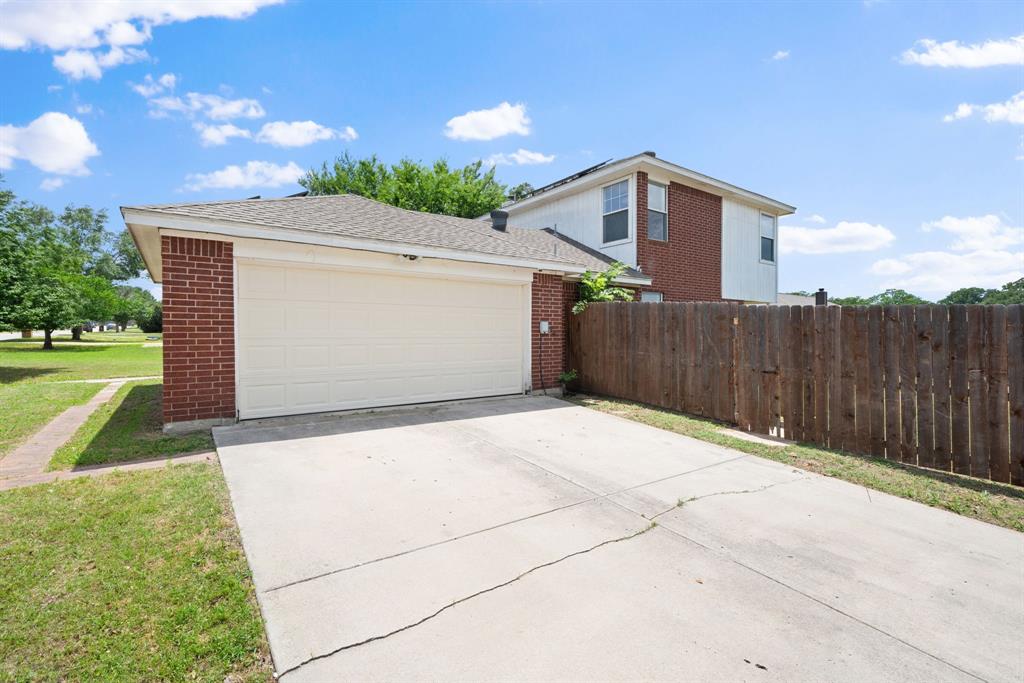 633 Madeline Court Azle, TX 76020 - Photo 28 of 35