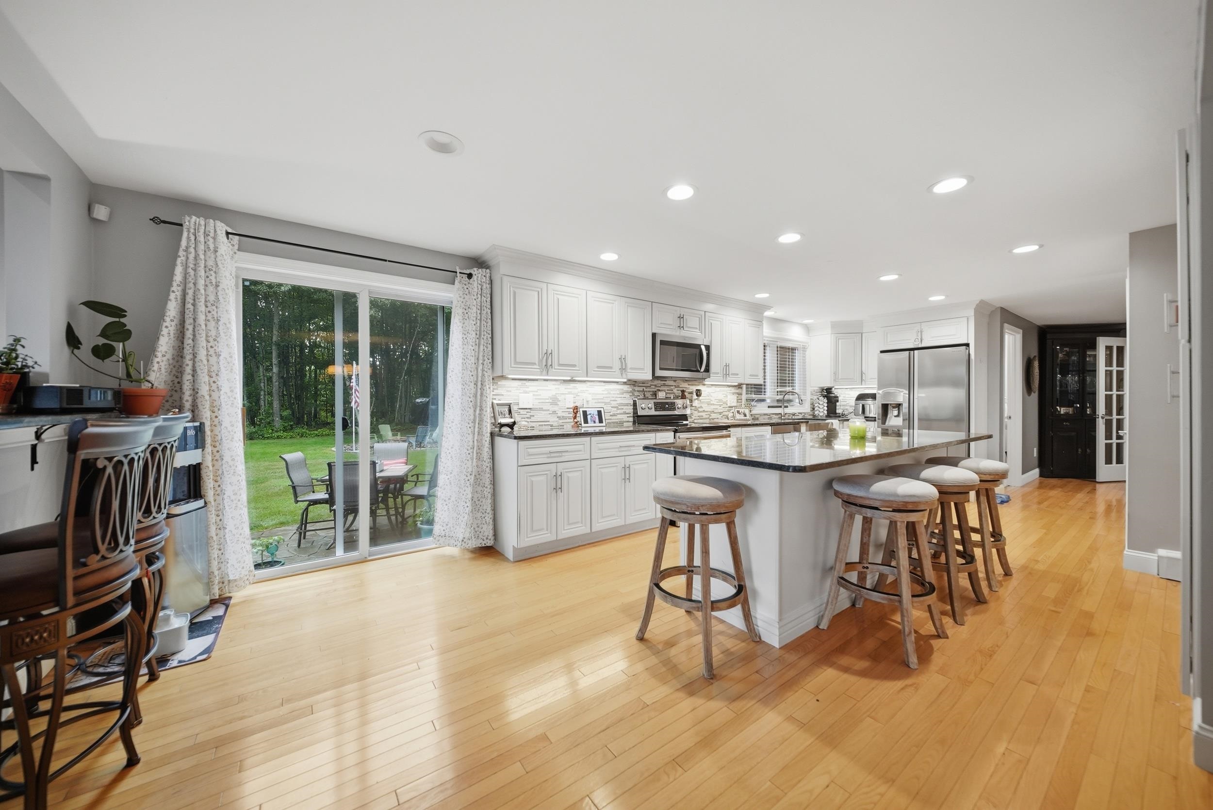 17 Laurel Road Hooksett, NH 03106 - Photo 7 of 52