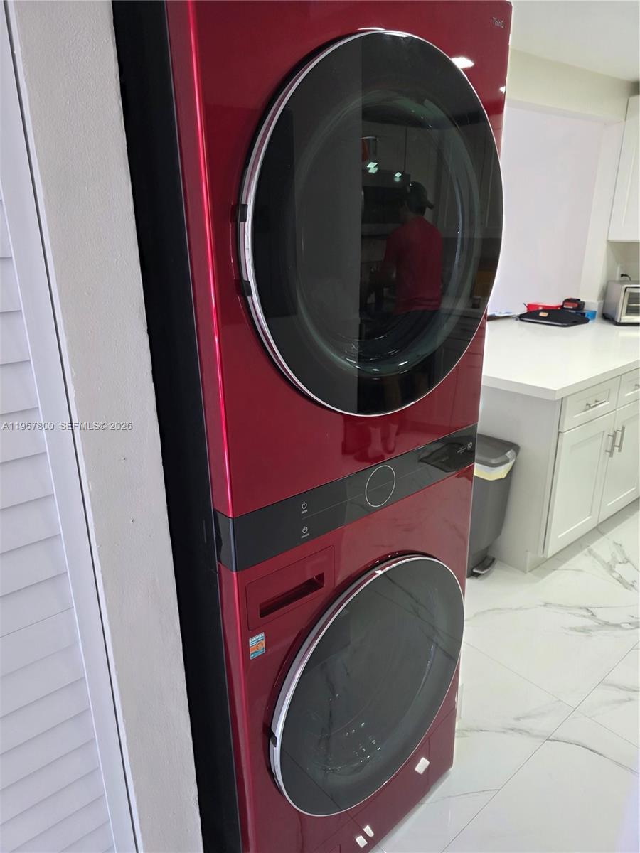 6904 Southwest 114th Place, Unit C58 Miami, FL 33173 - Photo 24 of 27 top of the line wasjer/dryer