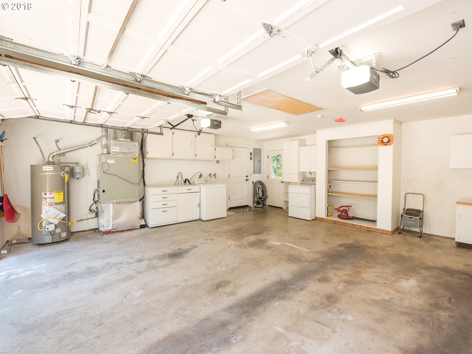 6137 Southwest Childs Road Lake Oswego, OR 97035 - Photo 29 of 30 Garage