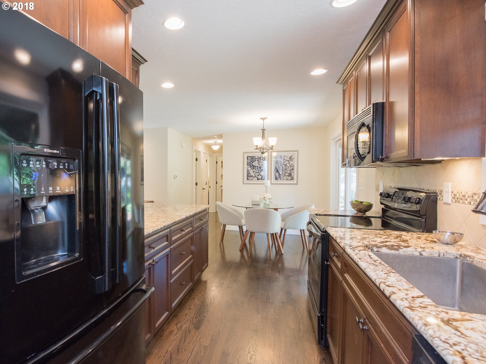 6137 Southwest Childs Road Lake Oswego, OR 97035 - Photo 3 of 30 Kitchen/Dining Room