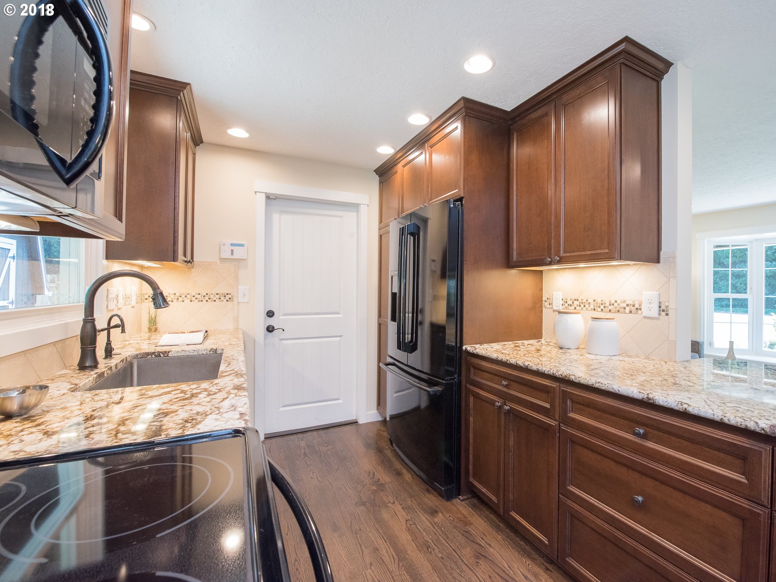 6137 Southwest Childs Road Lake Oswego, OR 97035 - Photo 4 of 30 Kitchen