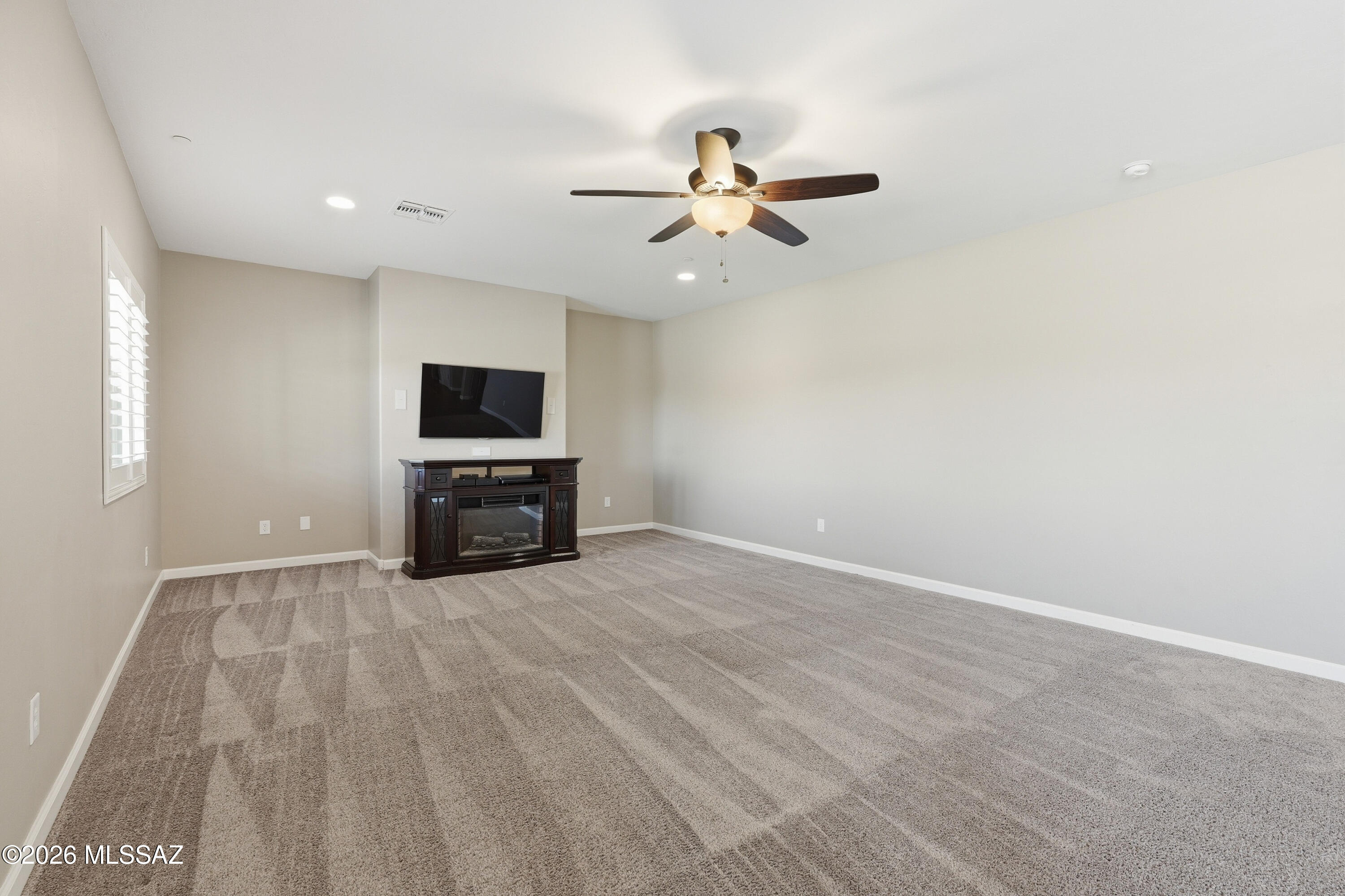 8910 West Irongate Road Marana, AZ 85653 - Photo 11 of 47 8910 (2)
