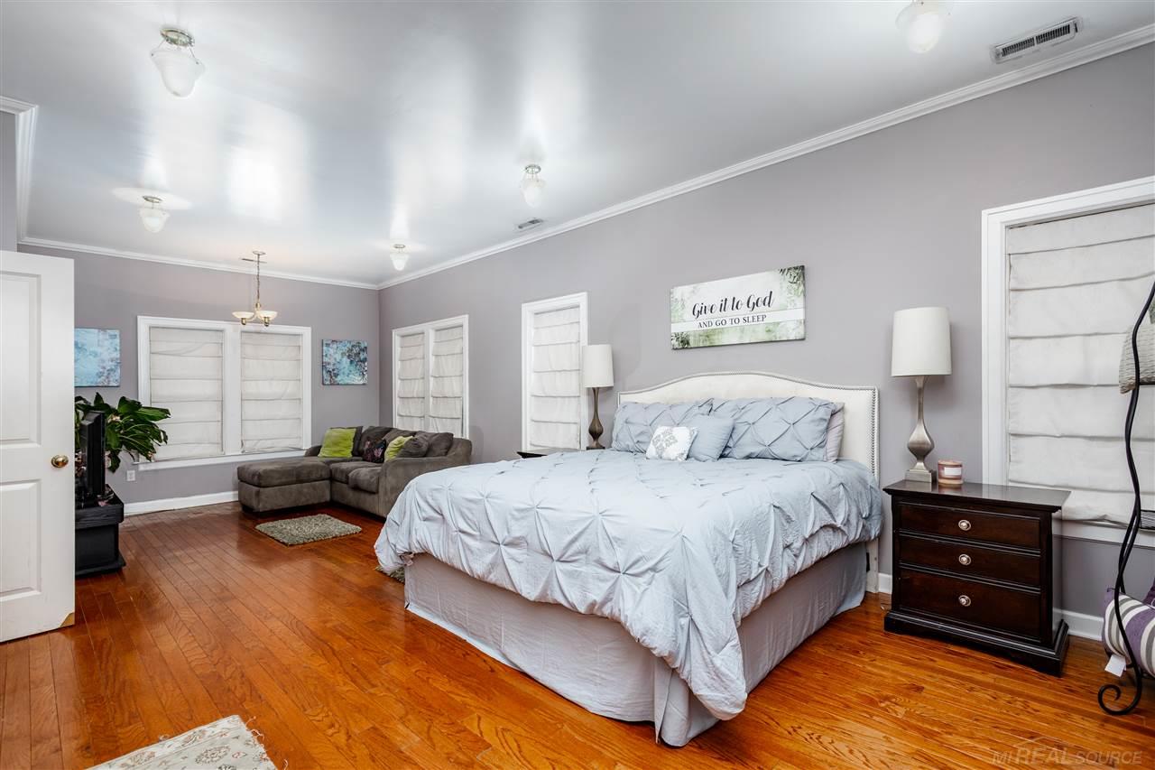 954 Barrington Road Grosse Pointe, MI 48230 - Photo 20 of 44 50026672-19.JPG