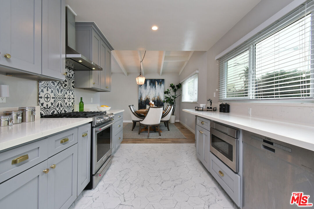 7014 Ramsgate Avenue Los Angeles, CA 90045 - Photo 17 of 41