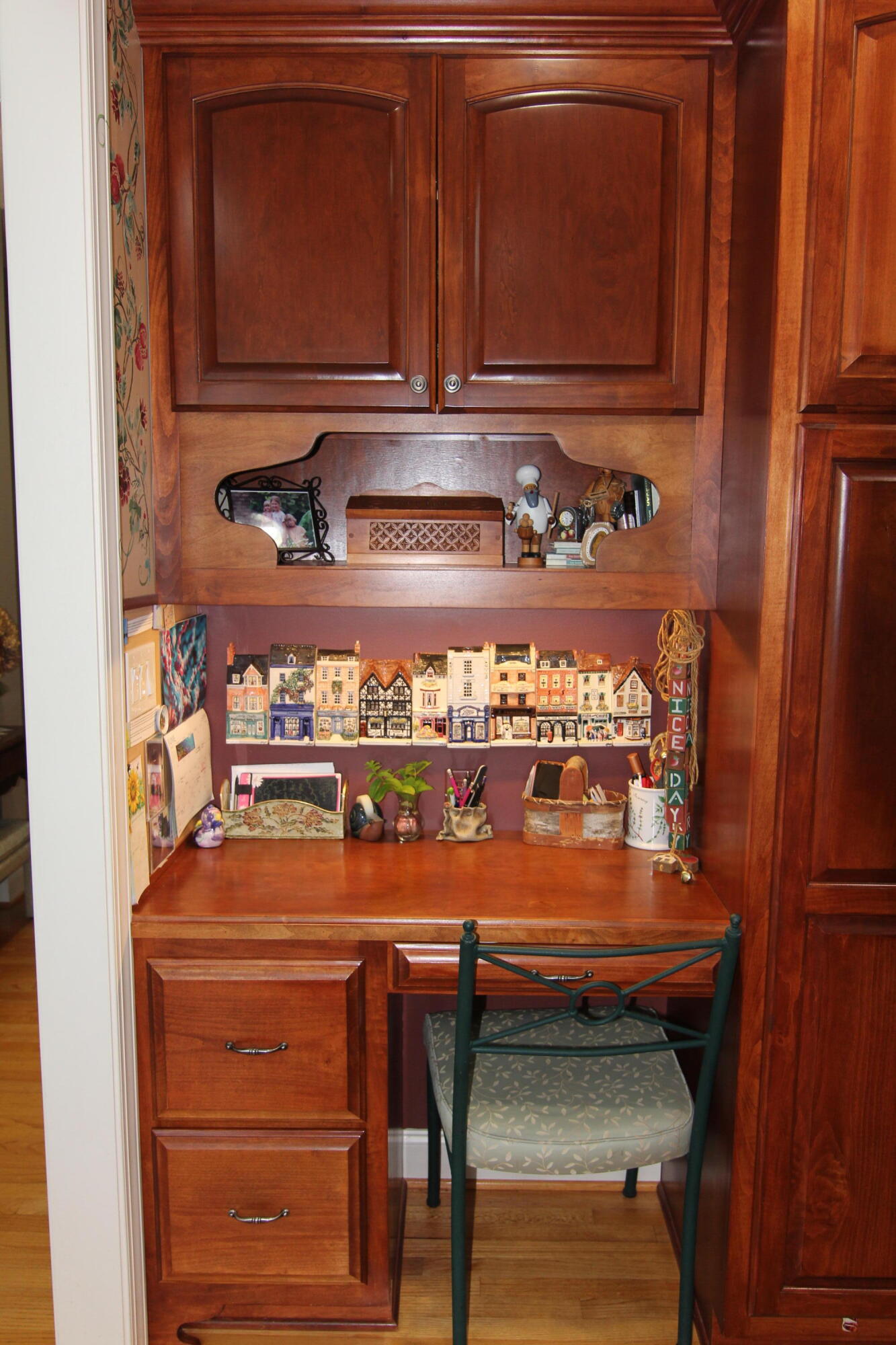 470 Calypso Road Moneta, VA 24121 - Photo 27 of 111 Kitchen Desk