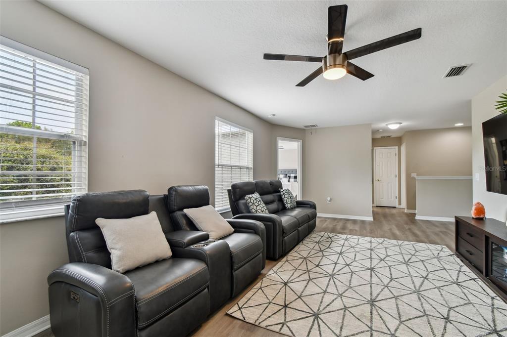 8821 North River Road Tampa, FL 33635 - Photo 34 of 61