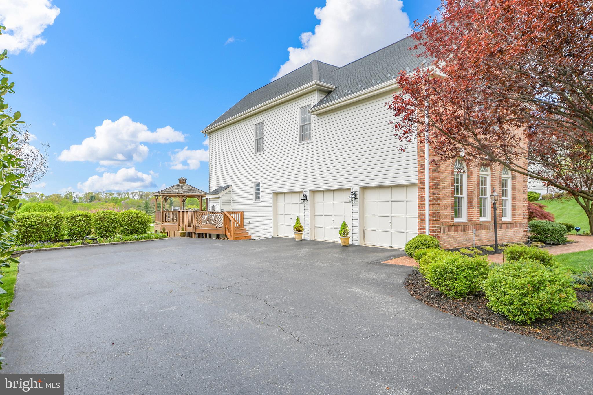 25120 Vista Ridge Road Laytonsville, MD 20882 - Photo 3 of 56 3 car garage