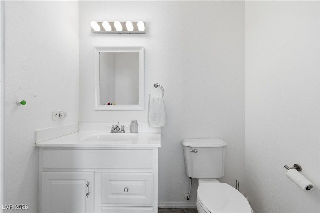 2570 East Kellogg Road Pahrump, NV 89048 - Photo 40 of 60 Half bath entrance from bedroom