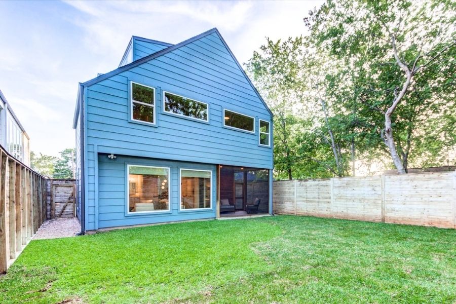 916 East 50th Street, Unit 1 Austin, TX 78751 - Photo 25 of 36 Enjoy the flat, grassy yard -- or imagine the possibilities you could create back here!