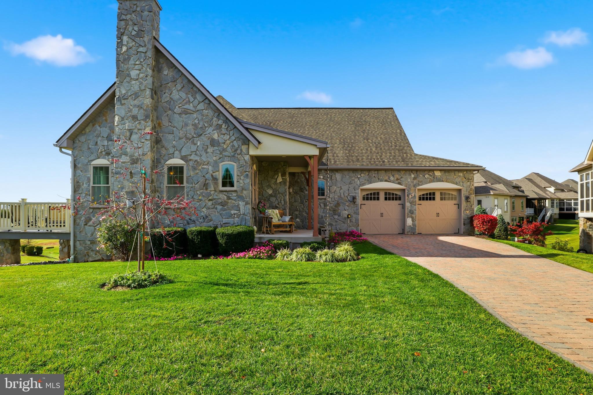 Welcome to 9 S. Chamberlain Ct at The Courtyards!