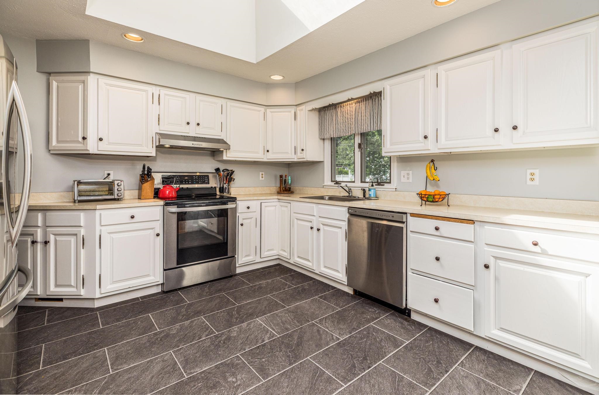 33 Taft Road Portsmouth, NH 03801 - Photo 11 of 27