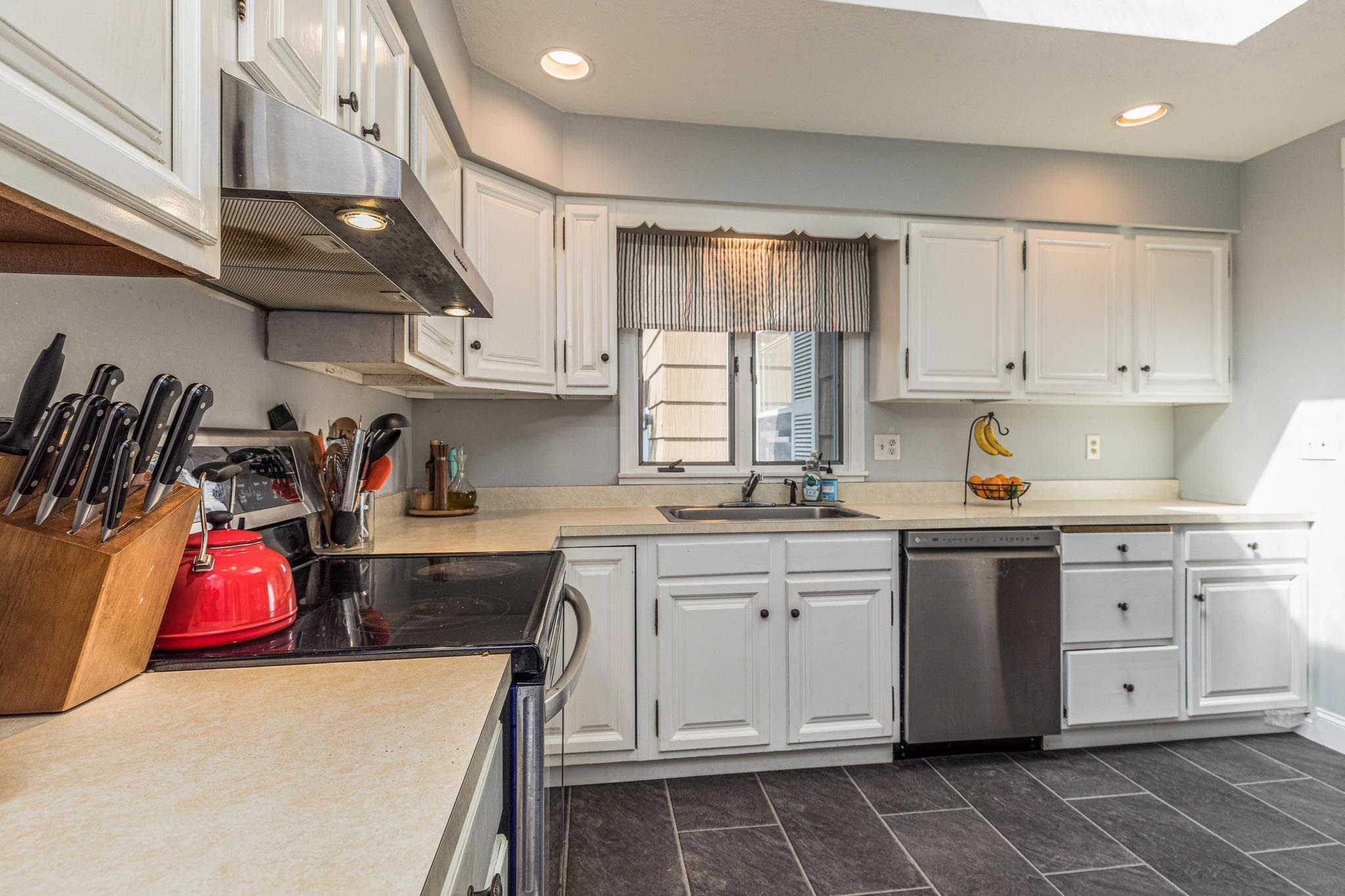 33 Taft Road Portsmouth, NH 03801 - Photo 13 of 27