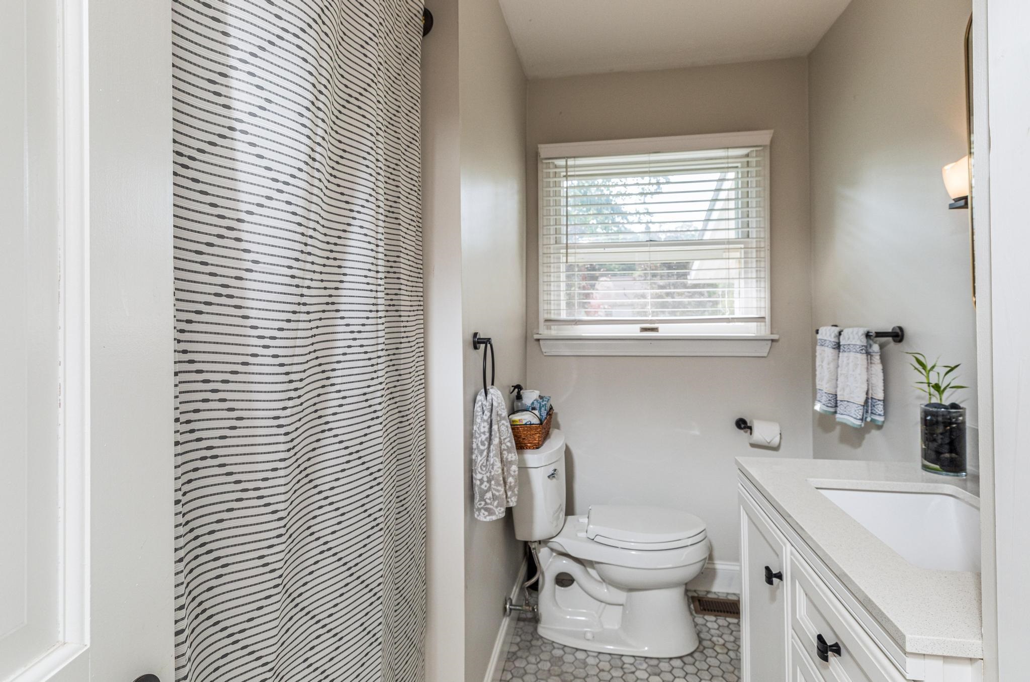 33 Taft Road Portsmouth, NH 03801 - Photo 17 of 27