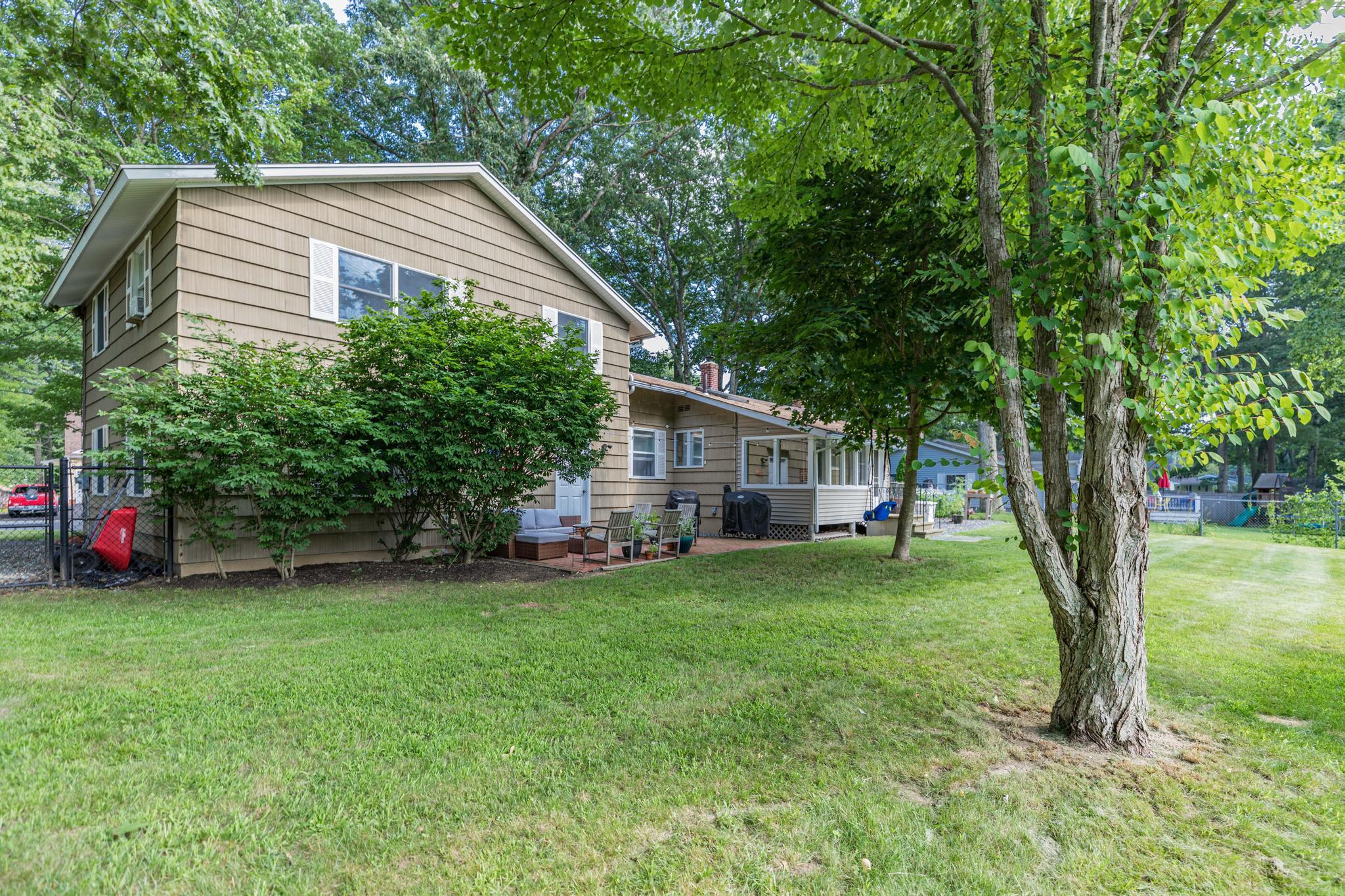 33 Taft Road Portsmouth, NH 03801 - Photo 4 of 27