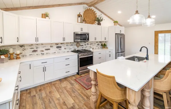 $525,000 | 1477 West Eble Road, Boonville, IN 47601