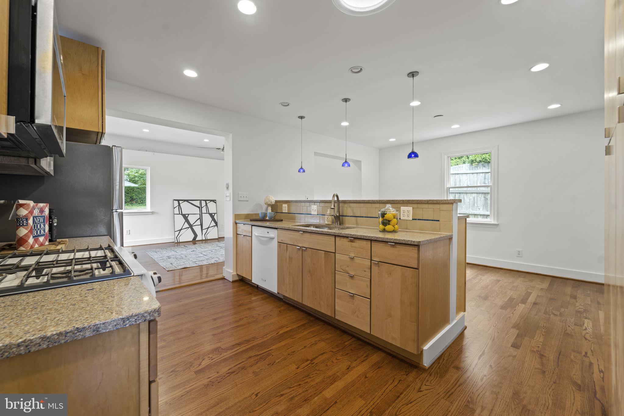 10122 Greenock Road Silver Spring, MD 20901 - Photo 6 of 25 a kitchen with wooden floors and appliances