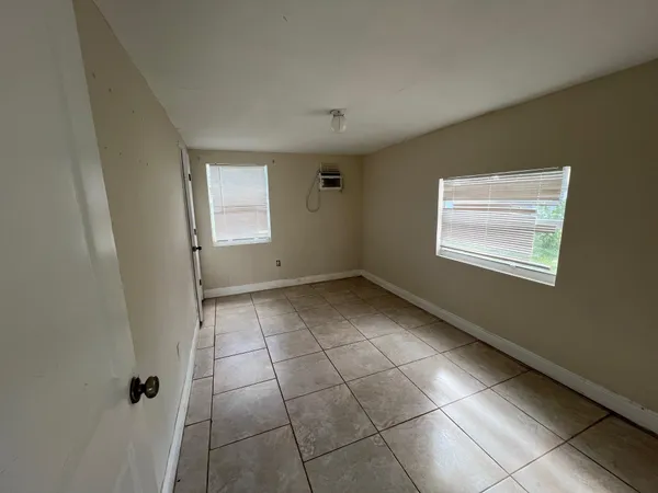 $1,795 | 8269 Northwest 1st Place, Unit 2, Miami, FL 33150