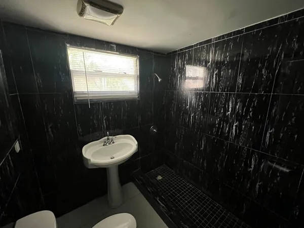 $1,795 | 8269 Northwest 1st Place, Unit 2, Miami, FL 33150