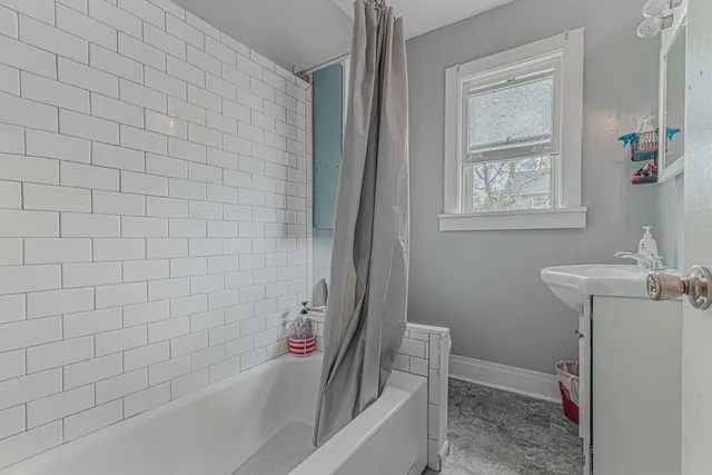 $245,000 | 552 Walnut Avenue, Elgin, IL 60123