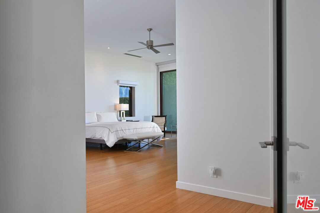 16167 Royal Oak Road Encino, CA 91436 - Photo 17 of 30