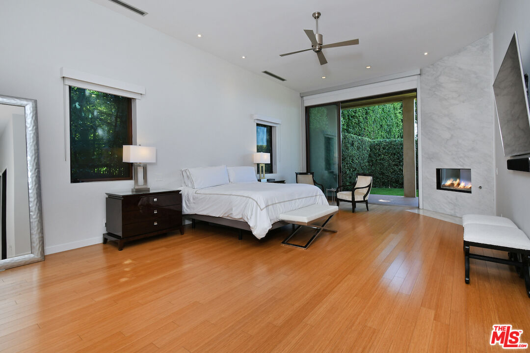16167 Royal Oak Road Encino, CA 91436 - Photo 18 of 30