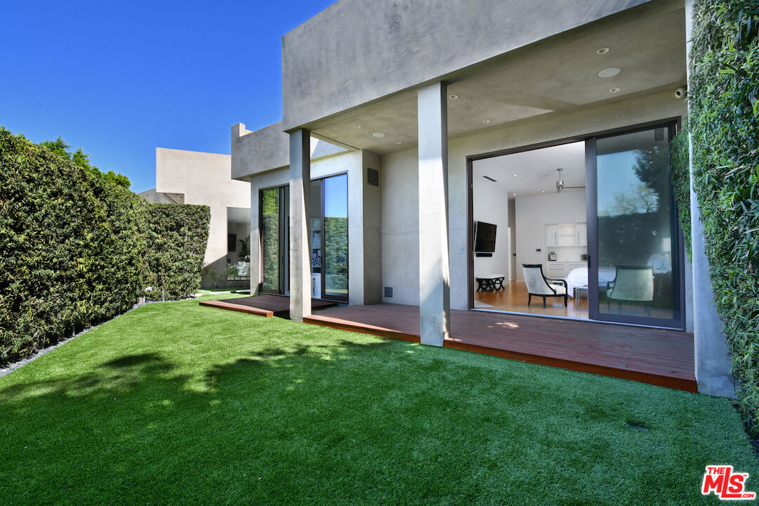 16167 Royal Oak Road Encino, CA 91436 - Photo 20 of 30