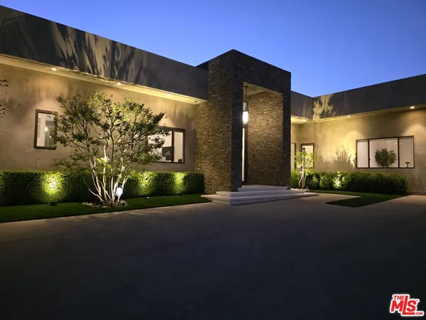 $5,995,000 | 16167 Royal Oak Road, Encino, CA 91436