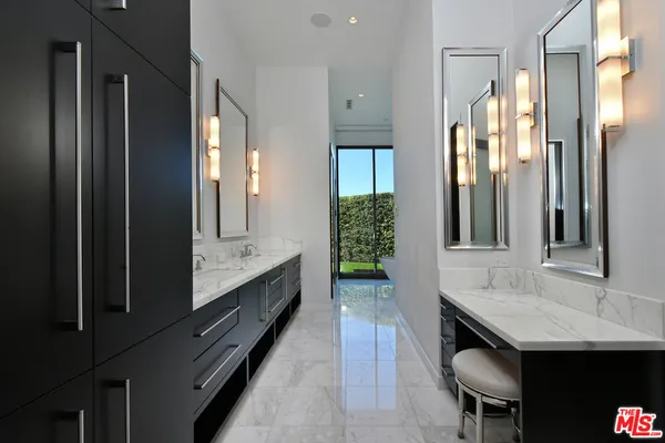 $5,995,000 | 16167 Royal Oak Road, Encino, CA 91436