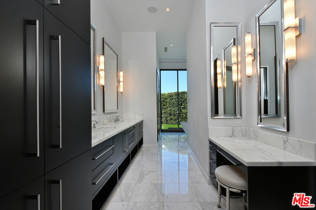 16167 Royal Oak Road Encino, CA 91436 - Photo 21 of 30