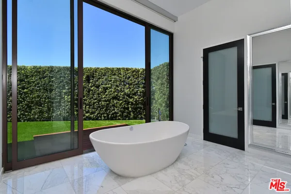 $5,995,000 | 16167 Royal Oak Road, Encino, CA 91436
