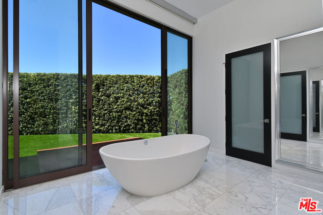 16167 Royal Oak Road Encino, CA 91436 - Photo 22 of 30