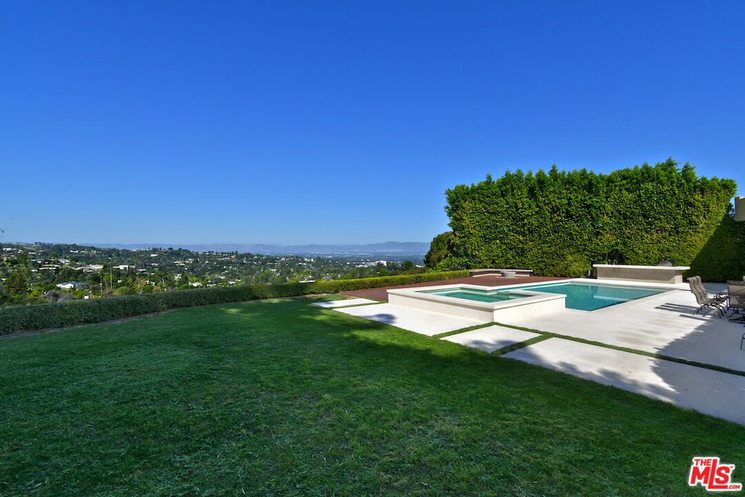 16167 Royal Oak Road Encino, CA 91436 - Photo 25 of 30